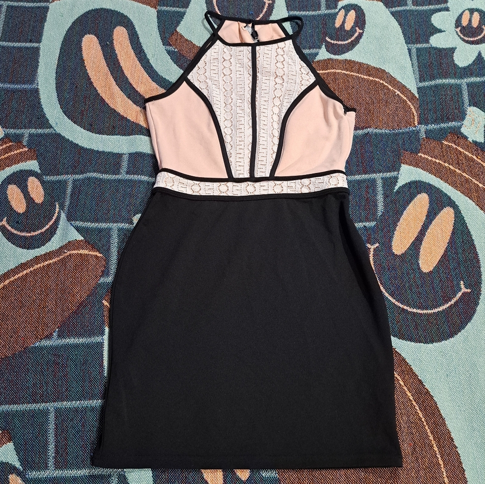 🌈BODY-CON DRESS W/LACE PANELS-S